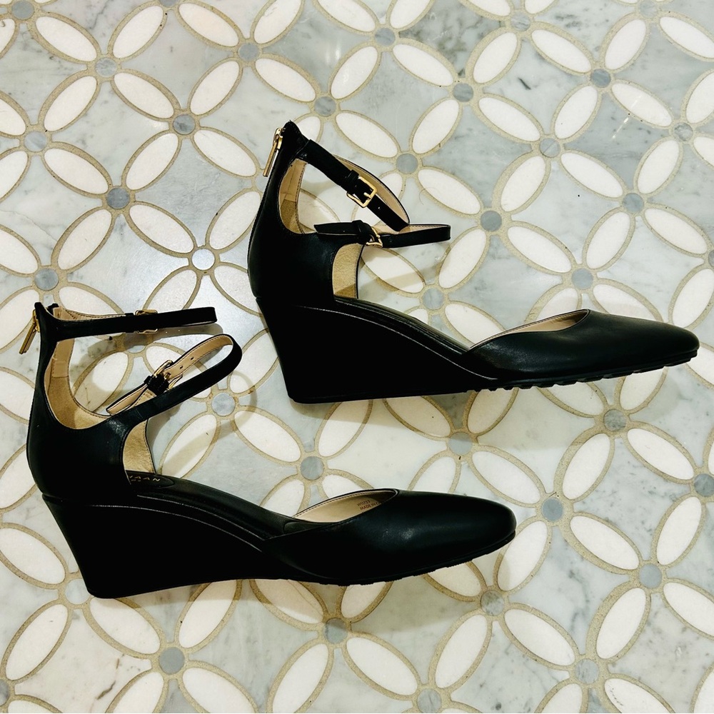 Cole Haan Grand.OS Black Leather Wedge Heels Size 9 Double Ankle Strap Gold Zip - Picture 4 of 11